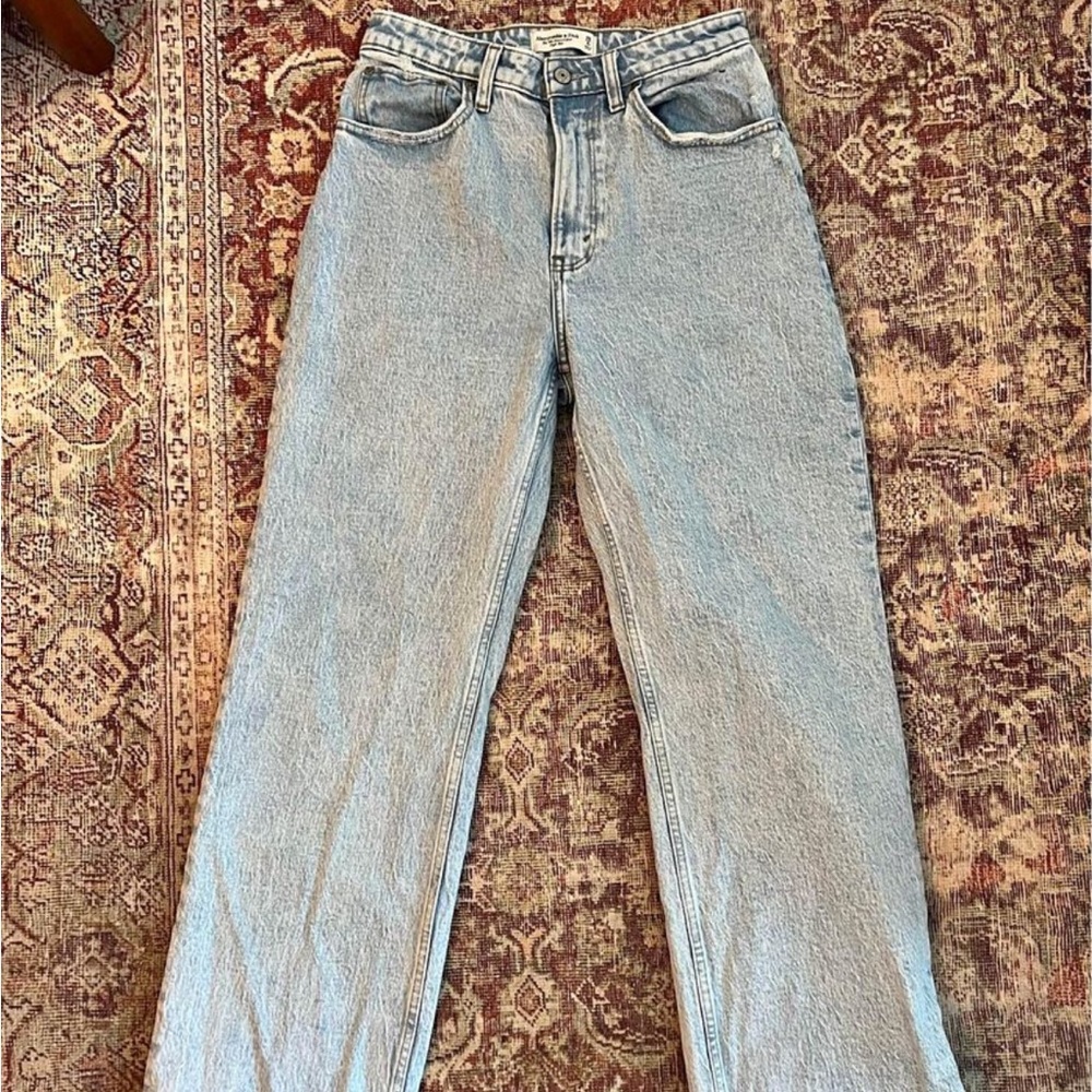 Abercombie and Fitch 90s Relaxed Jean High Rise